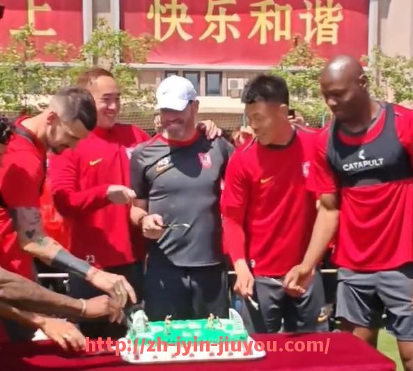 九游jiuyou-英超球员妻子出轨事件及其对球员心理的影响